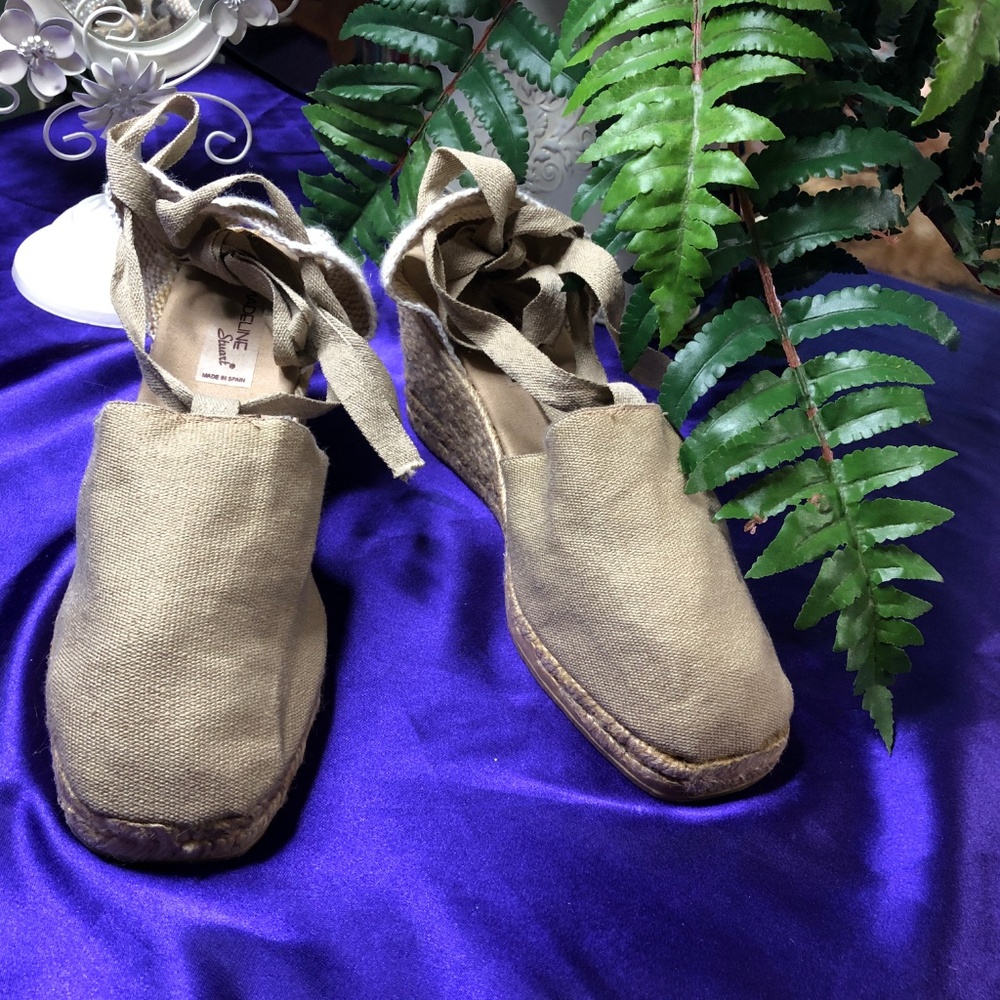 👡NWOT Madeline Stuart Espadrilles Wedge - Lace-up